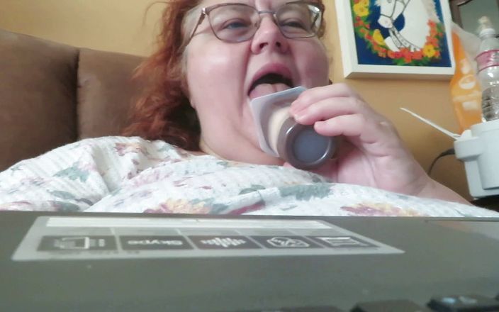 BBW nurse Vicki adventures with friends: Eatting my pudding cup for you feeders