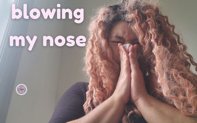 Mika Haze: Burnumu yalıyor