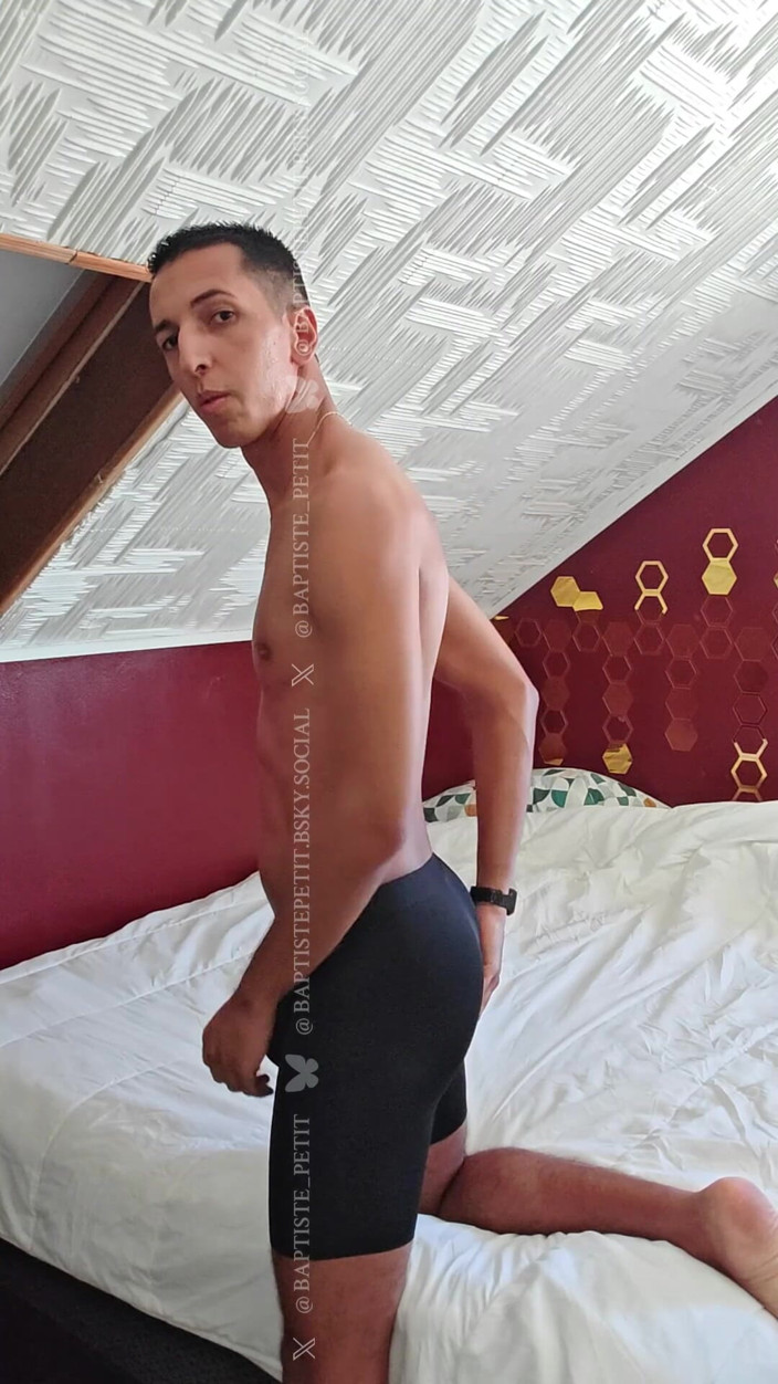 baptiste_petit: 運動後のオナニーが大好きです