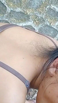 Prima dată pentru sex în trei în junglă
