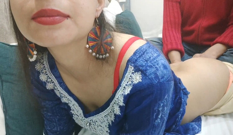 Hornycouple149: 印度阿姨在电工工作时勾引他 - 阴户被狠操印地语音频