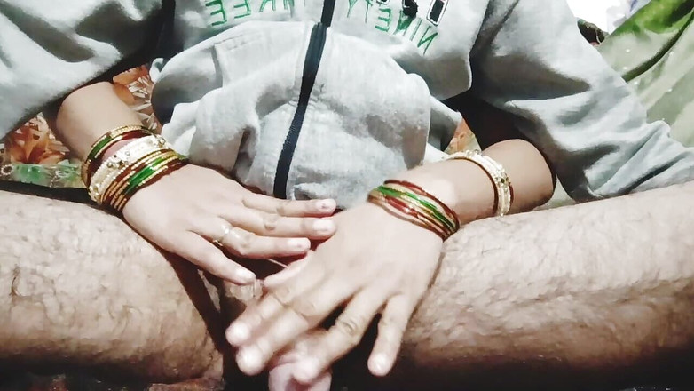 Ashabhabhi: Couple, branlette