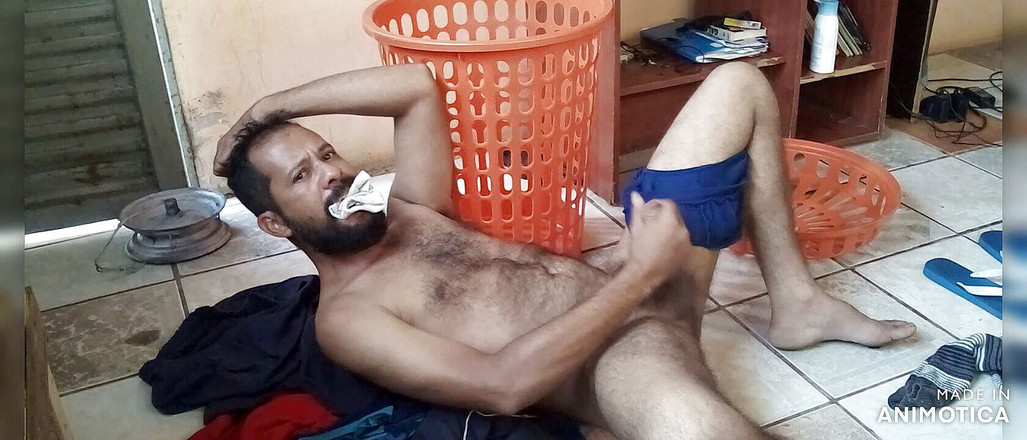 Stink HairyMale: Panier de vêtements sales