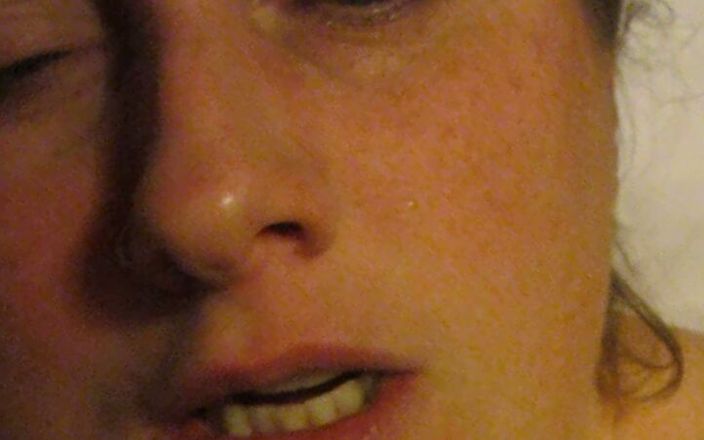 Hot Wife World: Zamężna kobieta chce, żebym palcowała jej tyłek, podczas gdy ona masterbuje