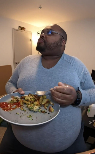 Blkhole420: Просто быстрый обед огромных размеров на животе.