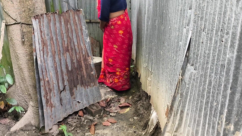 SAFI TV: Saya melihat makcik tiri saya masuk ke bilik air, saya...