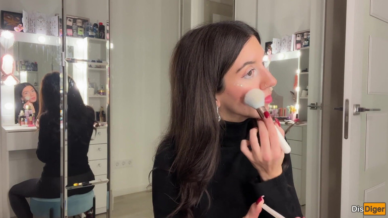 Dis Diger: Ruined Makeup Cum on Face - Public Cumwalk on Street Fur...
