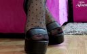 Miss Adrastea: Aanbid mijn naakte voeten