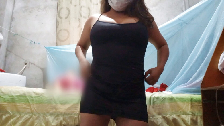 Martin13: मेरा सबसे अच्छा दोस्त पोर्न में जाना चाहता है, और वह मुझे लंबे मोटे डिल्डो के साथ तेजी से हस्तमैथुन करते हुए घर का बना वीडियो भेजती है,