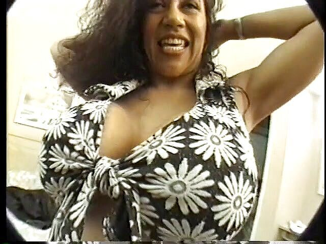 Hot Sex Party: Сексуальной экзотической милфе трахают в задницу членом во время тройничка