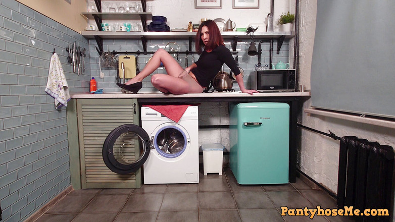 Pantyhose me porn videos: Marina mostrando sua buceta e bunda na meia-calça