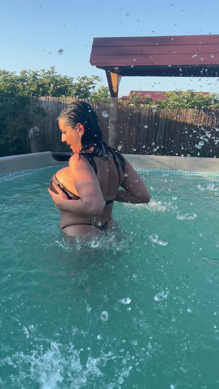 MilfyCalla: Sexy Pool Tease in a Tiny Bikini