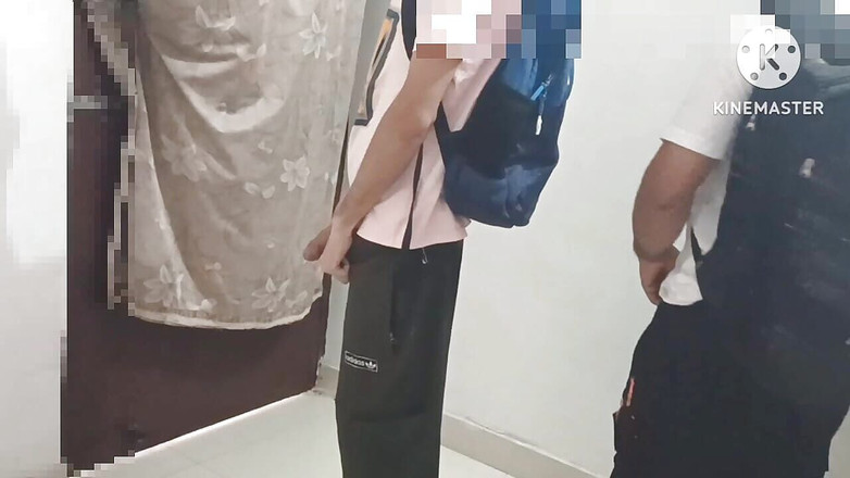 Desi__Panda: Dvě vysokoškolaky se baví gaye v univerzitní knihovně