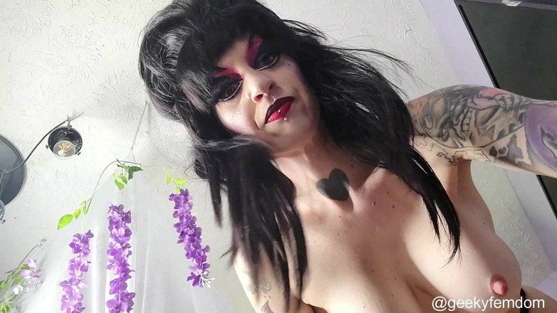 Geeky Femdom: Depravity的Elvira合集