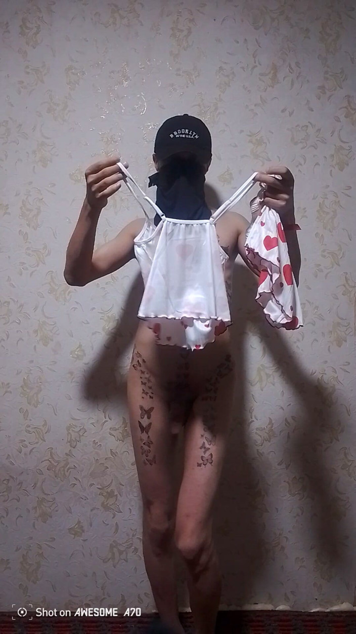 RayKris: Femboy ubiera się