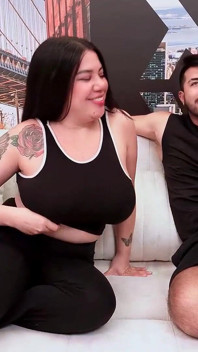 La Meilleure Amie De Ma Belle-mère Reste À La Maison Et Je La Baise Sans Qu’elle Le Sache!