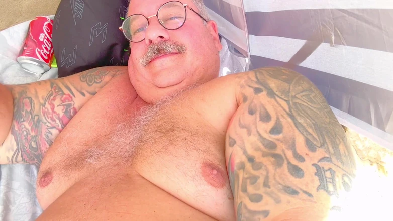 Hand-Free-Daddy-Chub: Sitges España Expone Viejo Gordo Desnudo