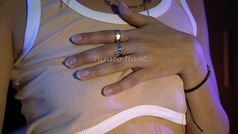 YunseoHant: Я читаю свою улюблену еротичну книгу, щоб стимулювати мої почуття і мастурбувати моє тіло