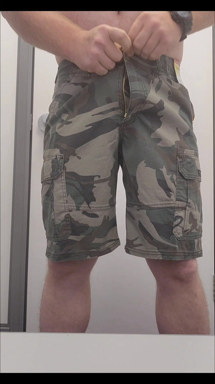 Djk31314: Anprobieren an Kleidung mit einem angenehmen Ende.