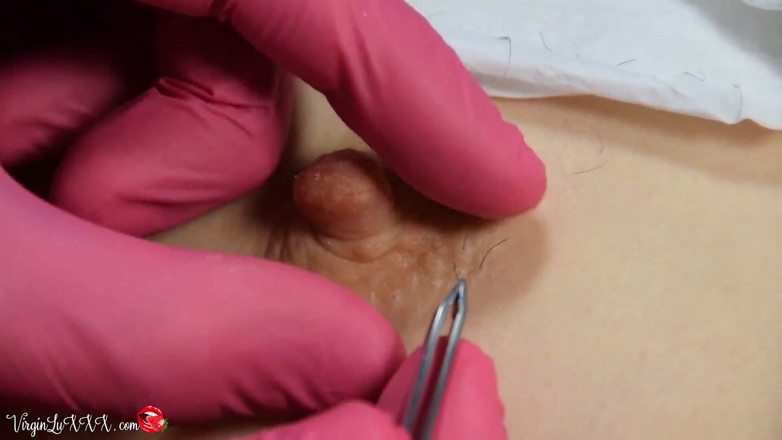 Virgin Lux: Man beautician plucks hair on nipples of girl on depilation...