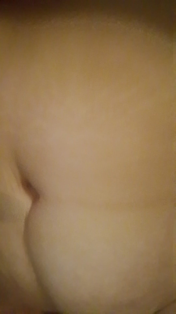 Lusi: Une femme célibataire déserte veut baiser