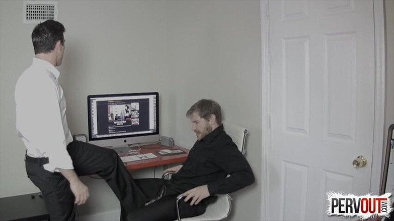 ManUpFilms: Beccato a masturbarsi al lavoro