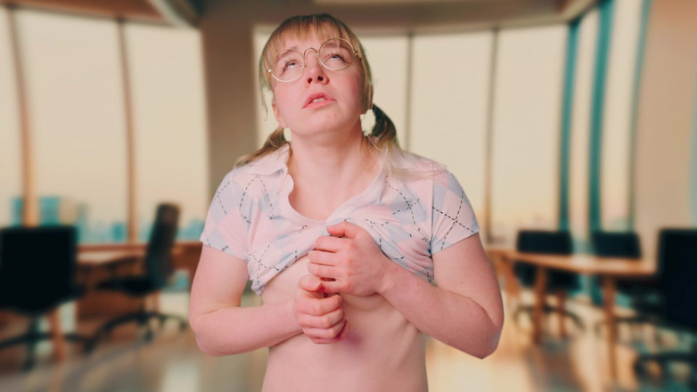 Jolie Lyon: Tôi là một con đĩ văn phòng như sự trừng phạt...