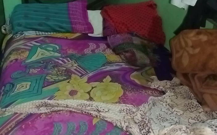 Pooja Sexy: Bạn gái và bạn trai làm tình trong phòng khách...