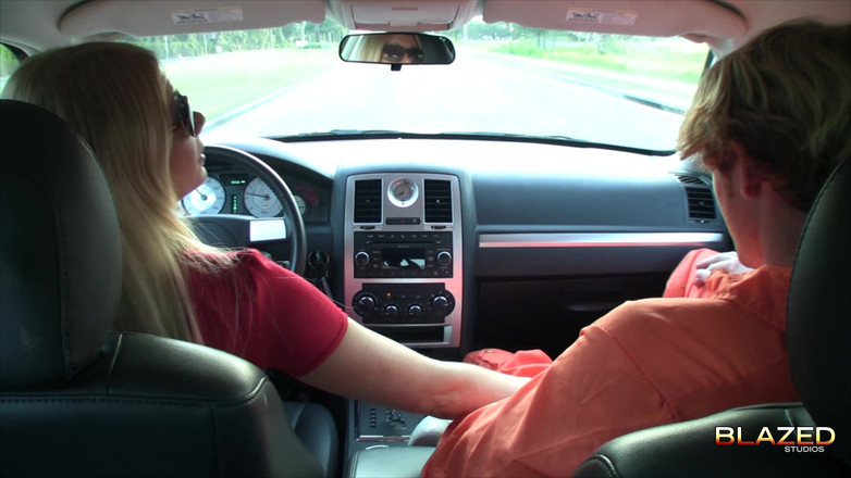 Blazed studios: Christina Skye - mamada de prisionera de escape