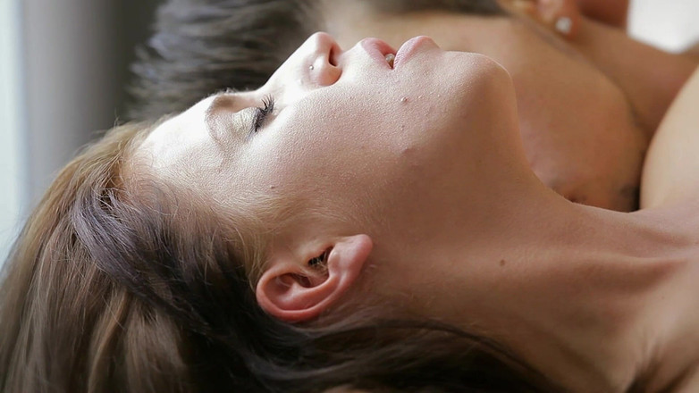 DaringPureXXX: Piacevole ragazza ottiene molti orgasmi