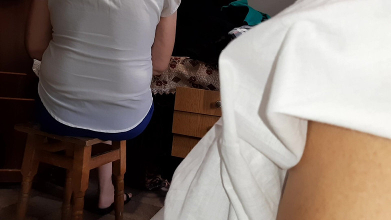 Lesbian-illusion: Mientras nuestra maestra está revisando la tarea, mi amiga y...