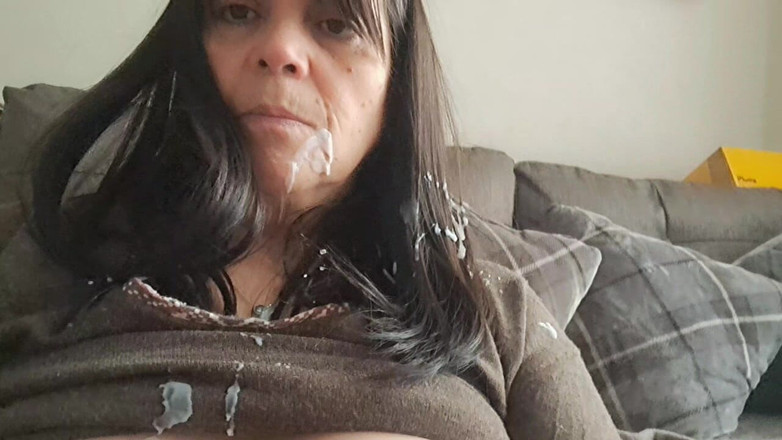 Mommy big hairy pussy: Milf secretária se masturbando no trabalho
