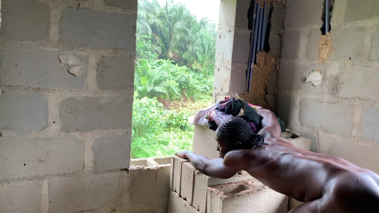 Sexypeller: Ngentot sama temanku di luar ruangan