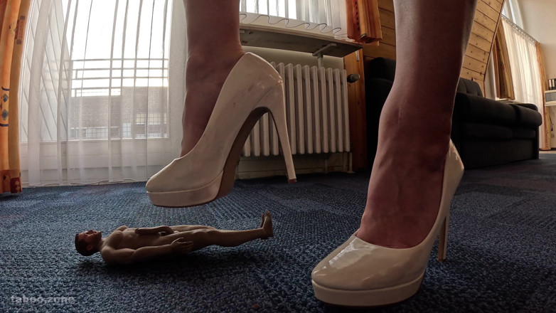 TabooZone: 俺は小人の勃起を潰す