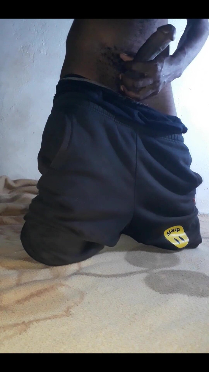 Kenyandick: 巨大的肯尼亚大黑鸡巴