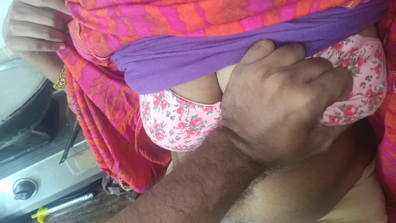 Laxi ammu: Desi på kök