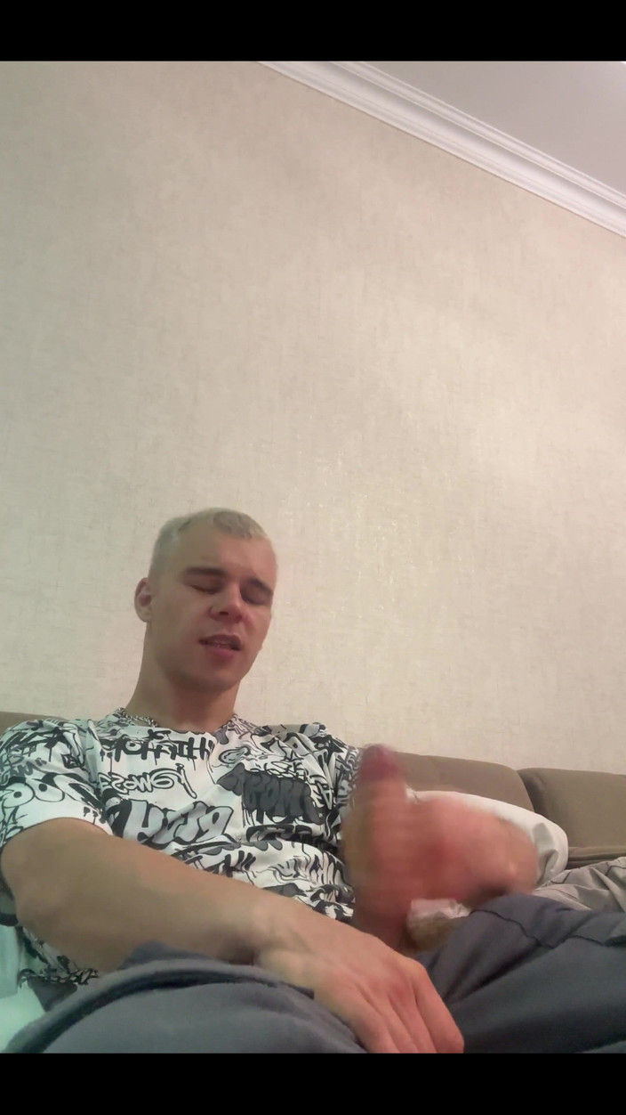 Max_Russell: Szarpanie i sperma w spodniach dresowych