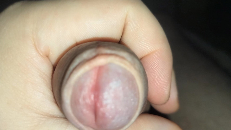 Uhri: Close na masturbação, pau sem cortes e gozada