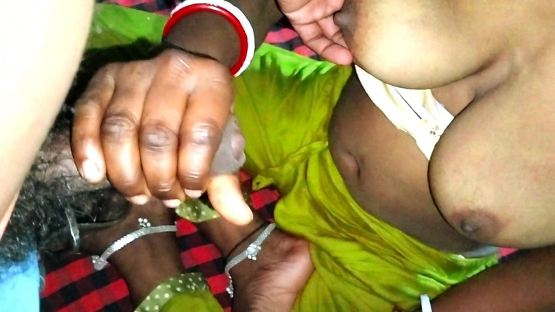 Sexy_Sali: Szwagierka zadzwoniła do szwagra i dała mu seks oralny w...