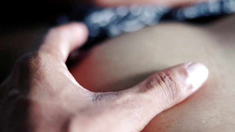 Mhjkrj054: 德西女朋友在她的阴户里被男朋友性交