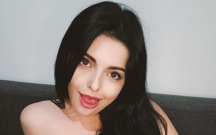 Prya Allison: Moje první masturbace mé těsné kundičky