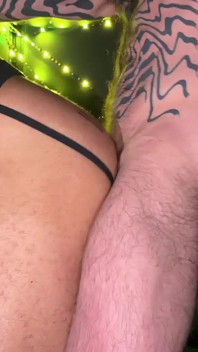 Tech Bro Cum Dump Toma Pollas Crudas a Pelo Gang Bang