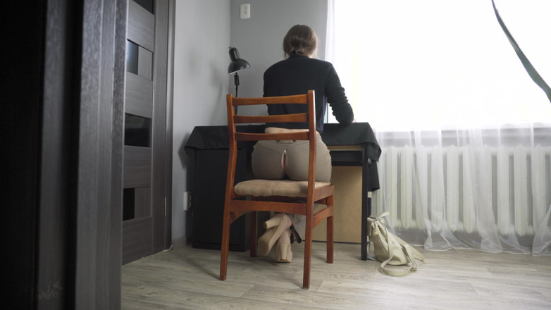 Teasecombo 4K: Peeking at Secretary Working in Ripped Pants