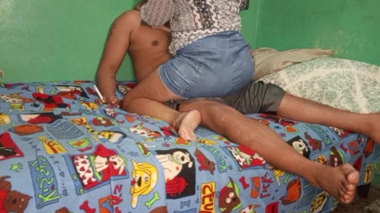 BigassMILF40: 为40岁的成熟继母热身