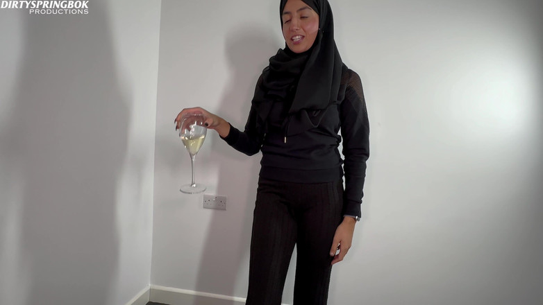 DirtySpringbok: Hijabi-schlampe trinkt und lutscht weißen schwanz während des Ramadans