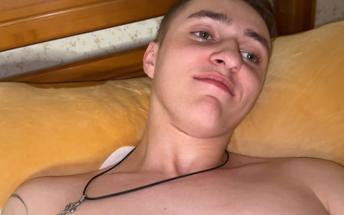 Morflot24: 只是一根手指，亚历克斯正在射精！