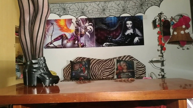 Beth Kinky: Mergând în cizmele mele scurte cu încirări - Beth Kinky
