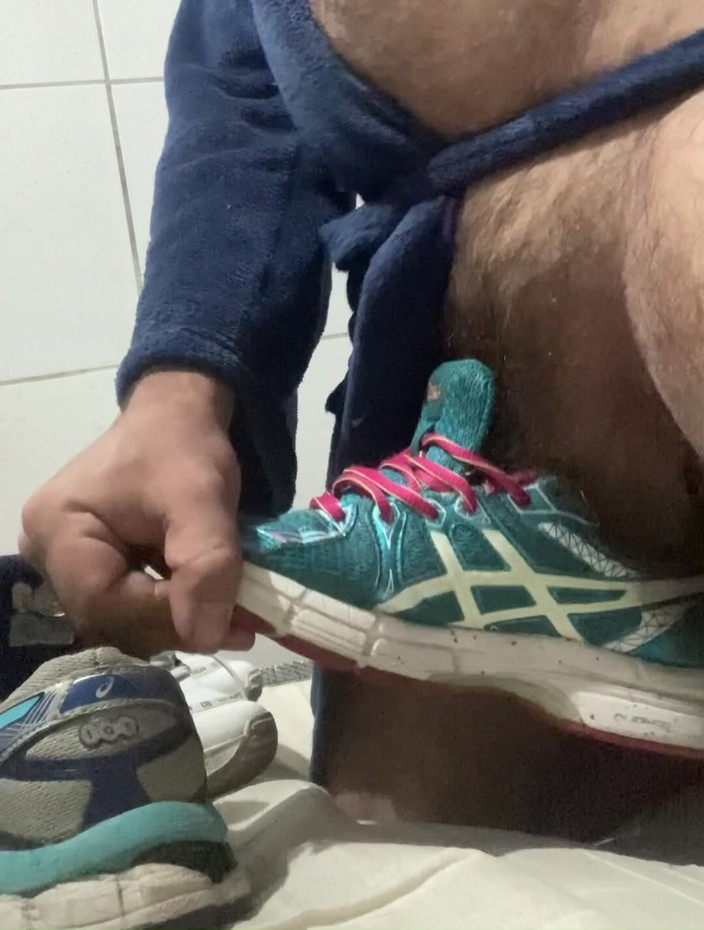 Sneakerfetish_BR: Scopando le sneaker della mia donna