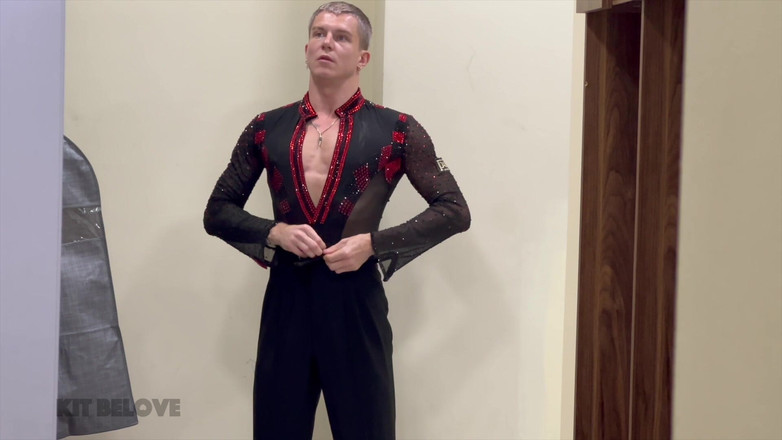 Kit Belove: Mężczyzna przeleciał tancerkę towarzyską w toalecie