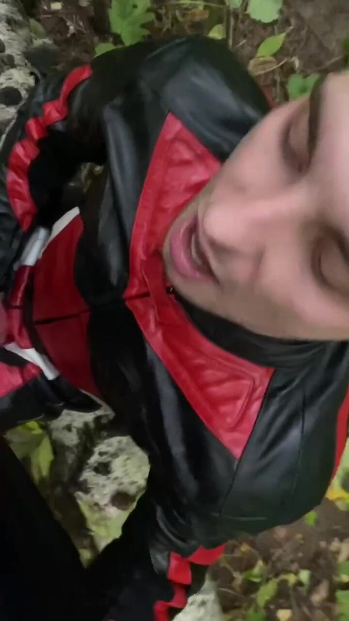 KinkySirius: Skórzany rowerzysta ssie penisa przez Sport Guy